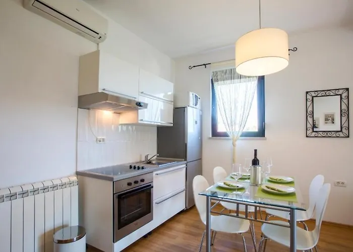 Karlo In Stinjan Appartement *