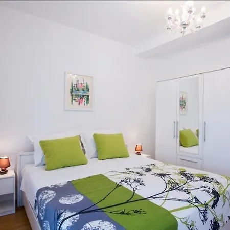Karlo In Stinjan Apartmán *